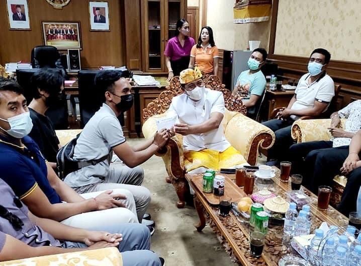 podiumnews.com-Motivasi Olahraga, Suyasa Bantu Rp 10 Juta